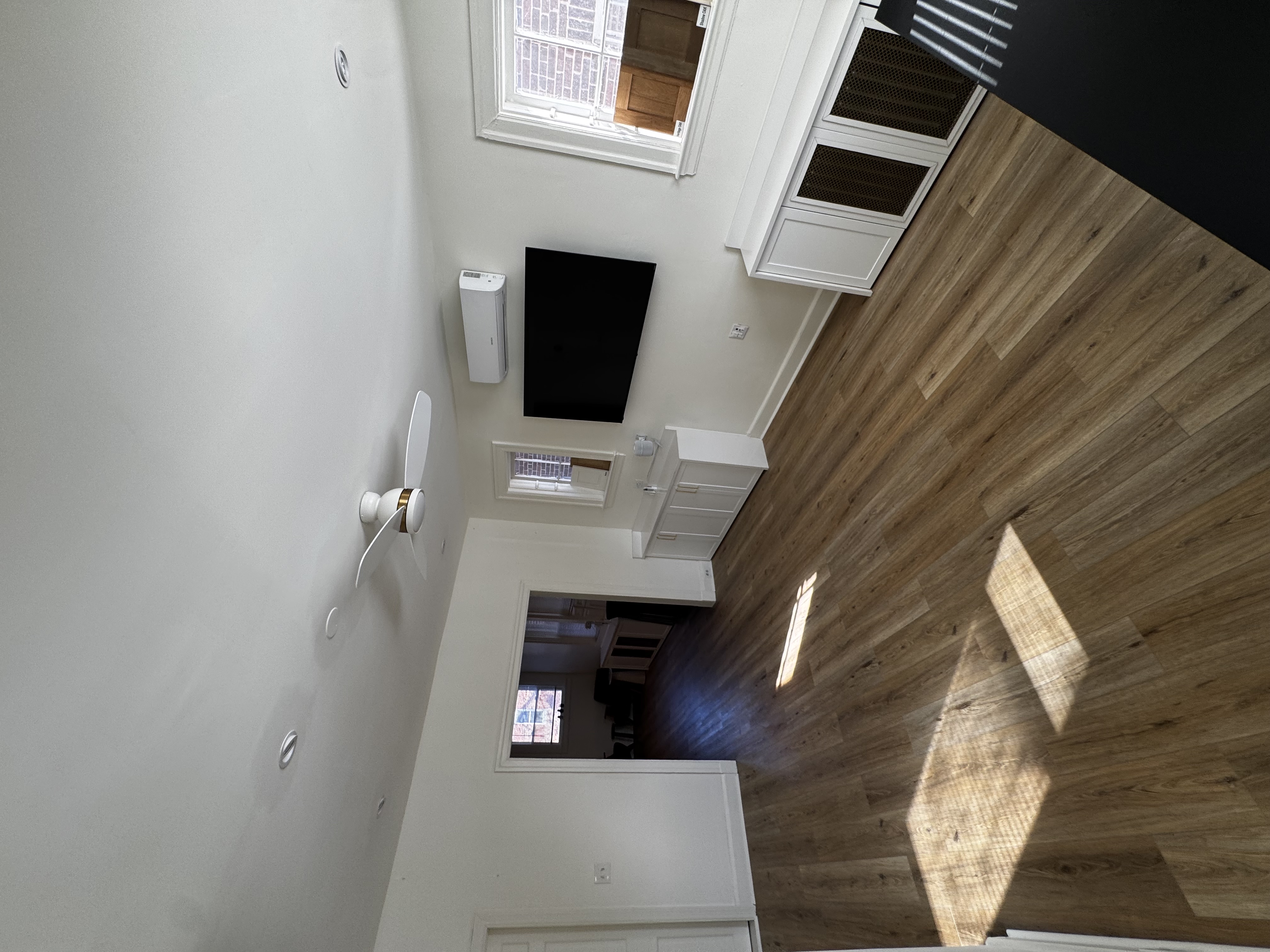 Bright Workspace and Meeting Room